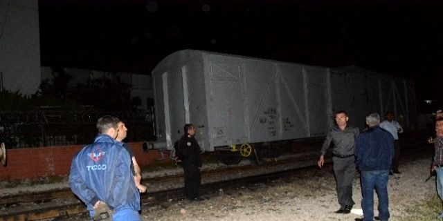 Erzincan`da Yük Trenin İki Vagonu Raydan Çıktı