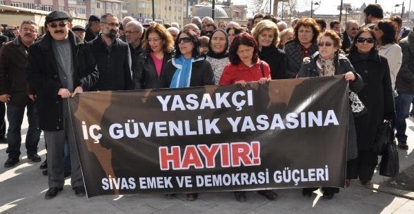 Sivas`ta `İç Güvenlik Yasa Tasarısı` Protestosu