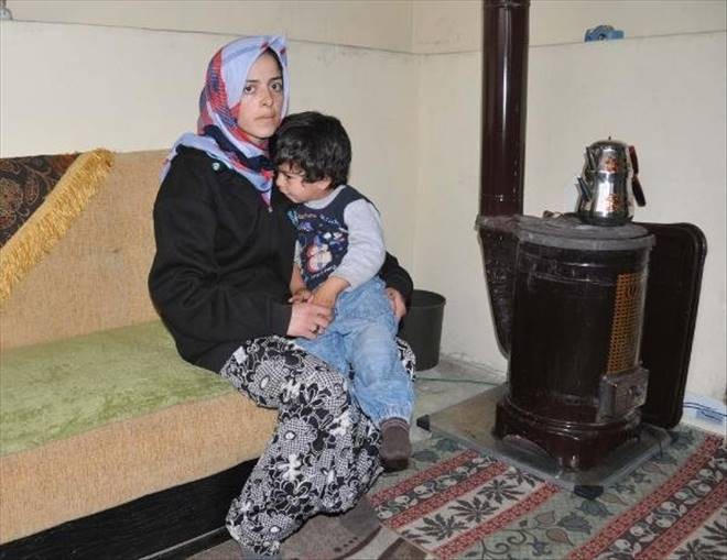 Sivas Eşi Asker Olan Genç Kadın 3 Çocuğuyla Yaşam Savaşı Veriyor