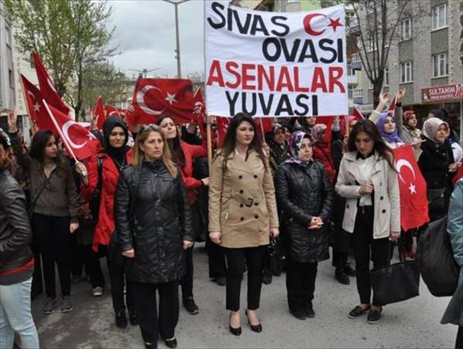 Sivas`ta Türkçülük Günü Yürüyüşü Düzenlendi