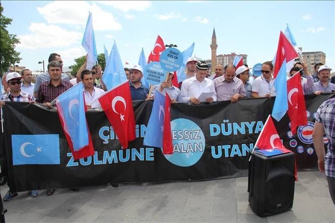 Sincan Uygur Özerk Bölgesi´ndeki uygulamalara tepkiler