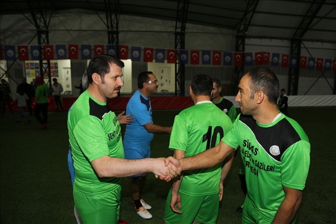 Valisi Ayhan, Gazilerle Futbol Müsabakasında Bir Araya Geldi