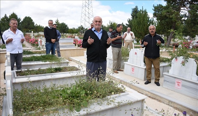 Sivassporlu taraftarlar mezarları başında anıldı