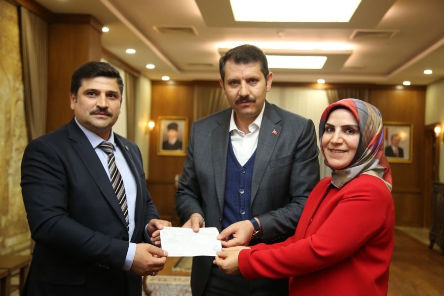 Kadın girişimciden Mehmetçiğe 50 bin lira bağış