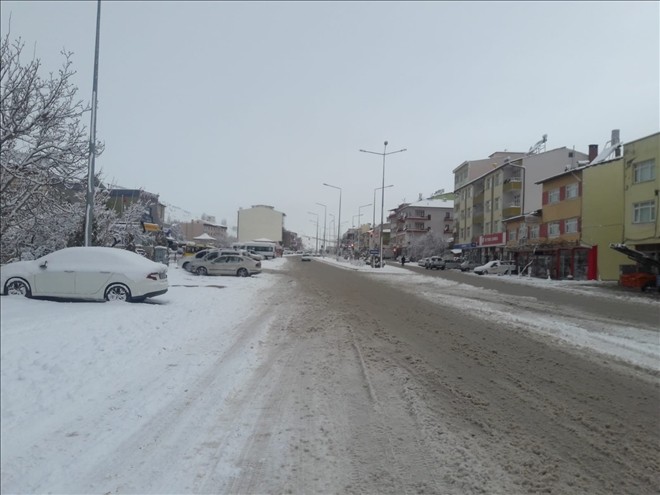 Sivas´ta kar 120 köy yolunu araç ulaşımına kapattı