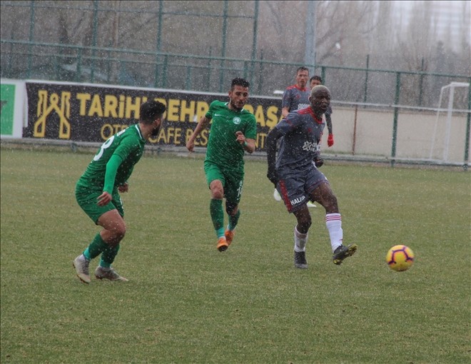 DG Sivasspor hazırlık maçında Sivas Belediyespor´u 2-1 mağlup etti