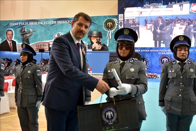 Sivas´ta, Afgan kadın polislerin mezuniyet heyecanı