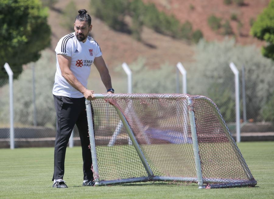 Servet Çetin: “Sivasspor ligde olmazsa olmaz” 