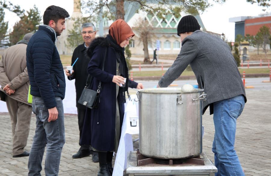 Sivas Belediyesinden öğrencilere çorba ikramı