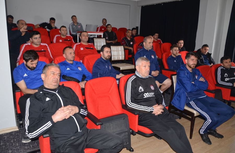 Sivasspor’da futbolculara korona virüs eğitimi verildi