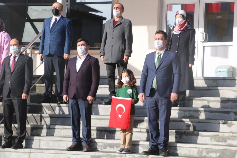 Sivas’ta İstiklal Marşı coşkusu renkli görüntüler oluşturdu
