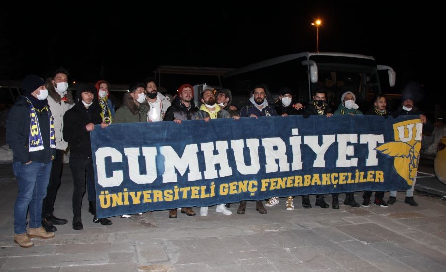 Fenerbahçe kafilesine Sivas’ta coşkulu karşılama