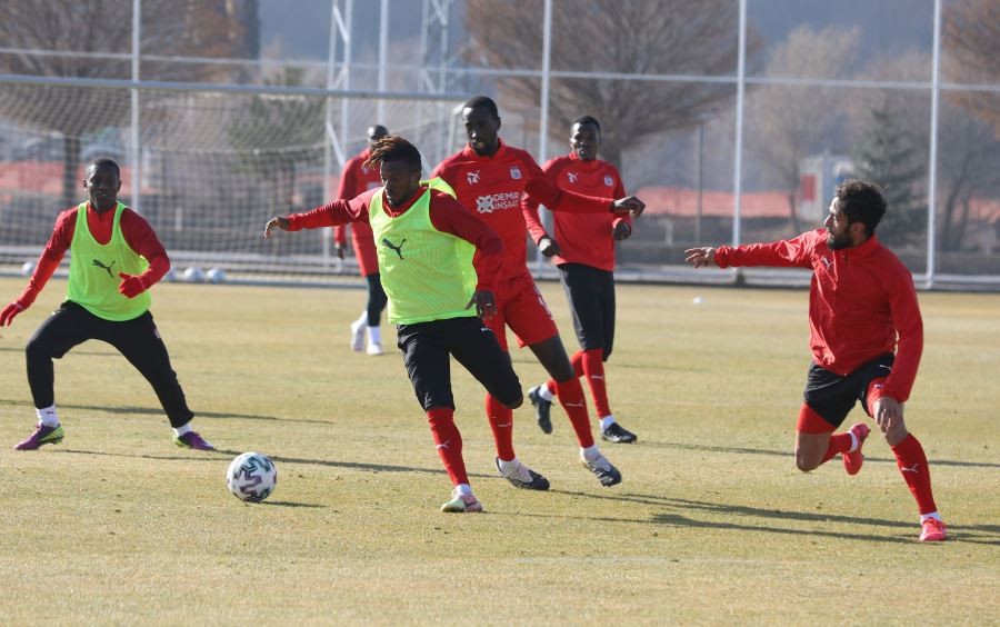 Sivasspor’da Gaziantep FK mesaisi sürüyor