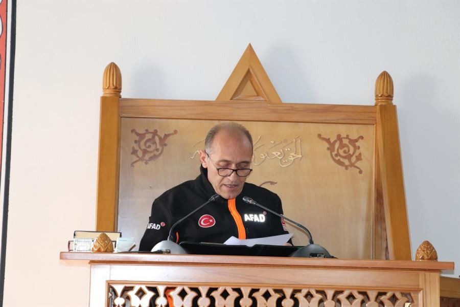 AFAD Müdürü Cuma namazı önceki kürsüden cemaate seslendi