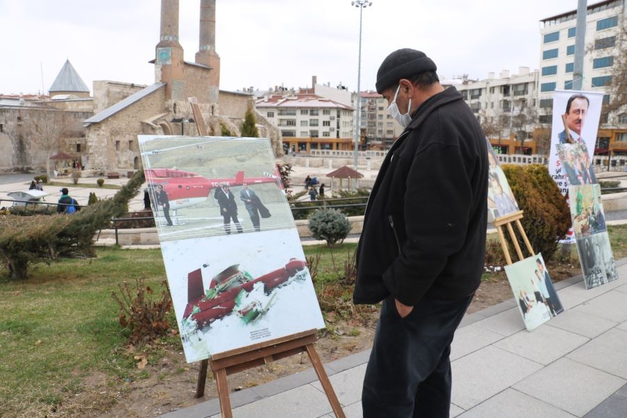 Yazıcıoğlu kent meydanında fotoğraflarıyla anıldı