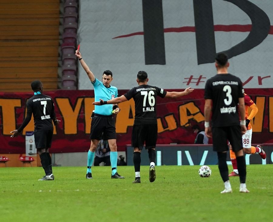 Sivasspor 4 kırmızı kart gördü
