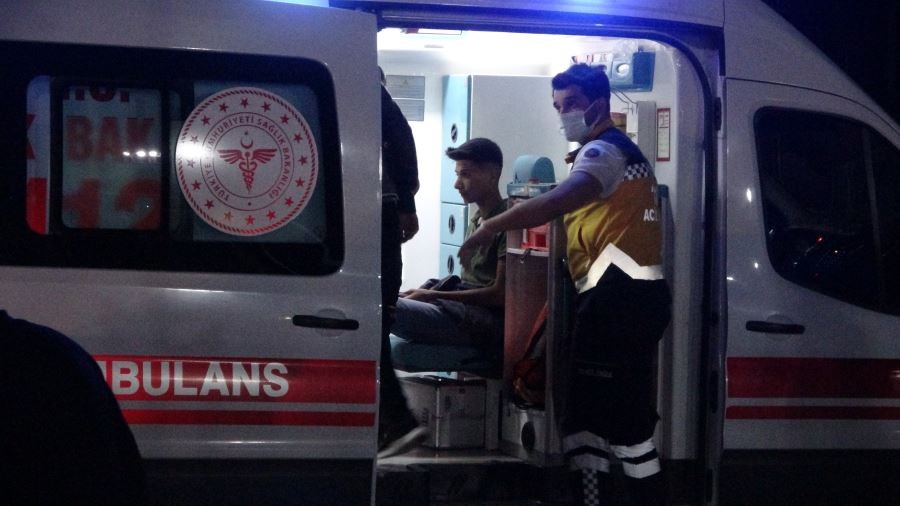 Sivas’ta otomobil ile hafif ticari araç çarpıştı: 7 yaralı