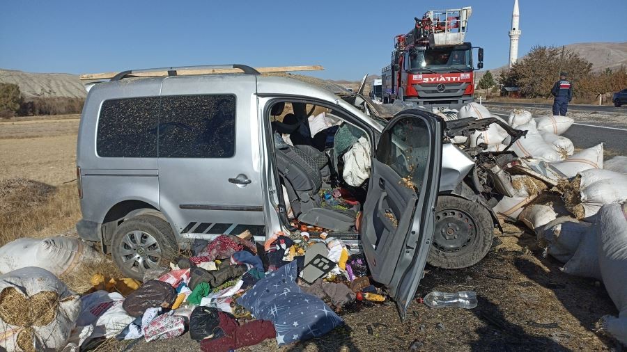 Sivas’ta feci kaza: Uzman çavuş hayatını kaybetti 5 kişi yaralandı