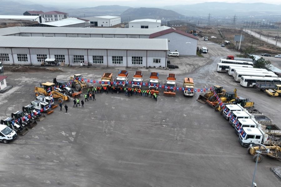 Sivas Belediyesi 300 personel 74 araçla kışa hazır