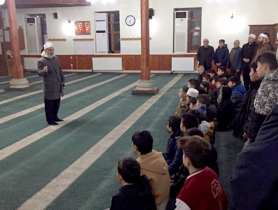 Suşehri’nde öğrenciler camide buluştu 