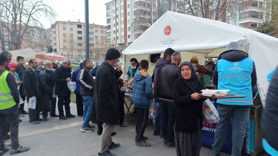 TDV Sivas Şubesi depremzedelere iftar verdi