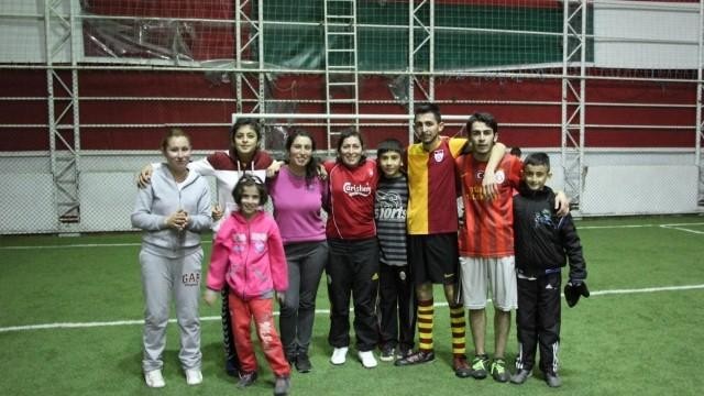 Zaralı Kadınların Futbol Tutkusu