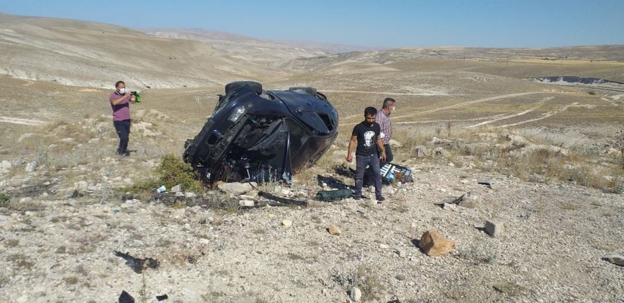 Trafik kazası 1 ölü 2 yaralı