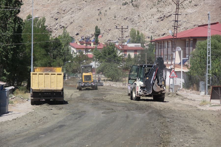 Zara Belediyesi üstyapı çalışmalarına hız verdi