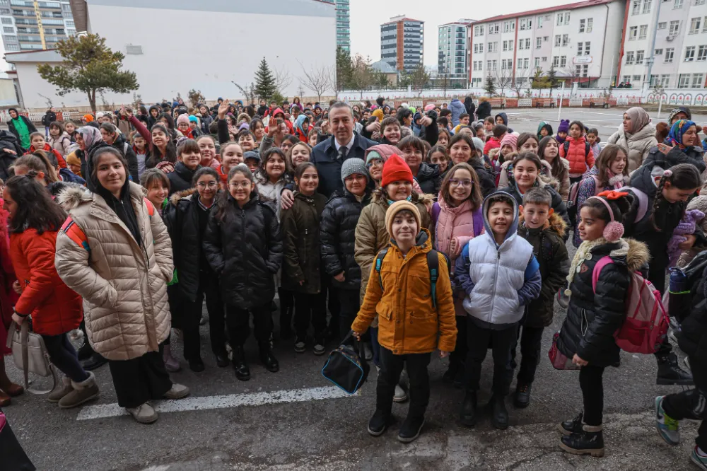 Uzun Başkan, okula konuk oldu 