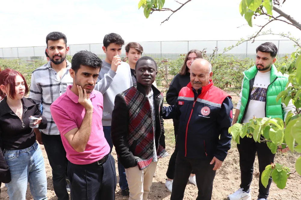 Yıldız öğrencilere uygulamalı eğitim verdi 