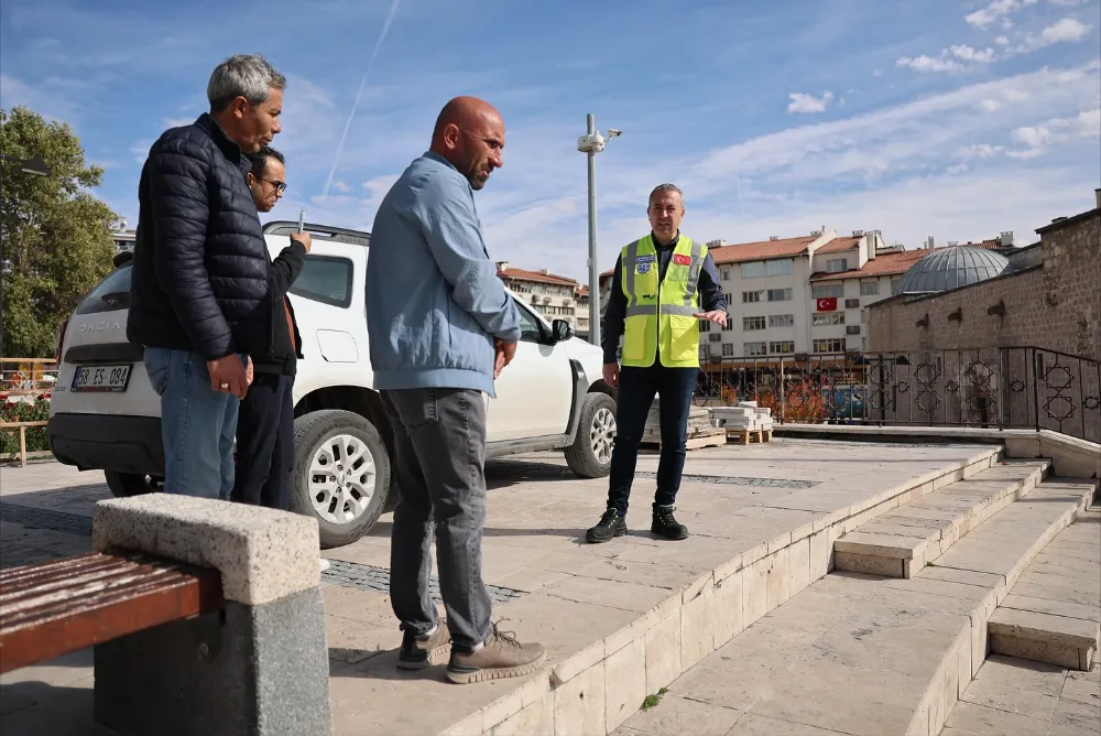 Başkan Uzun, Cumhuriyet Meydanı’ndaki Çalışmaları İnceledi
