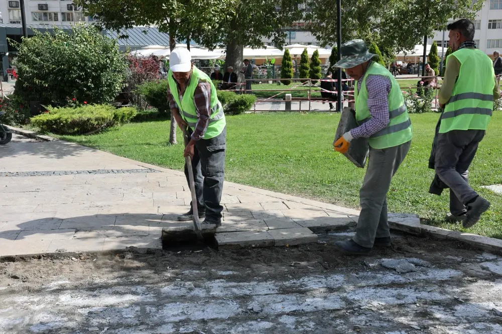 Sivas Belediyesi, Tarihi Kent Meydanı’nda Yenileme Çalışması Başlattı 