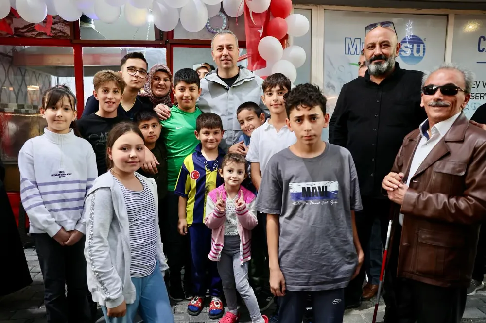 Başkan Uzun, Yenilenen Çiçekli Caddesi’nde Vatandaşlarla Buluştu
