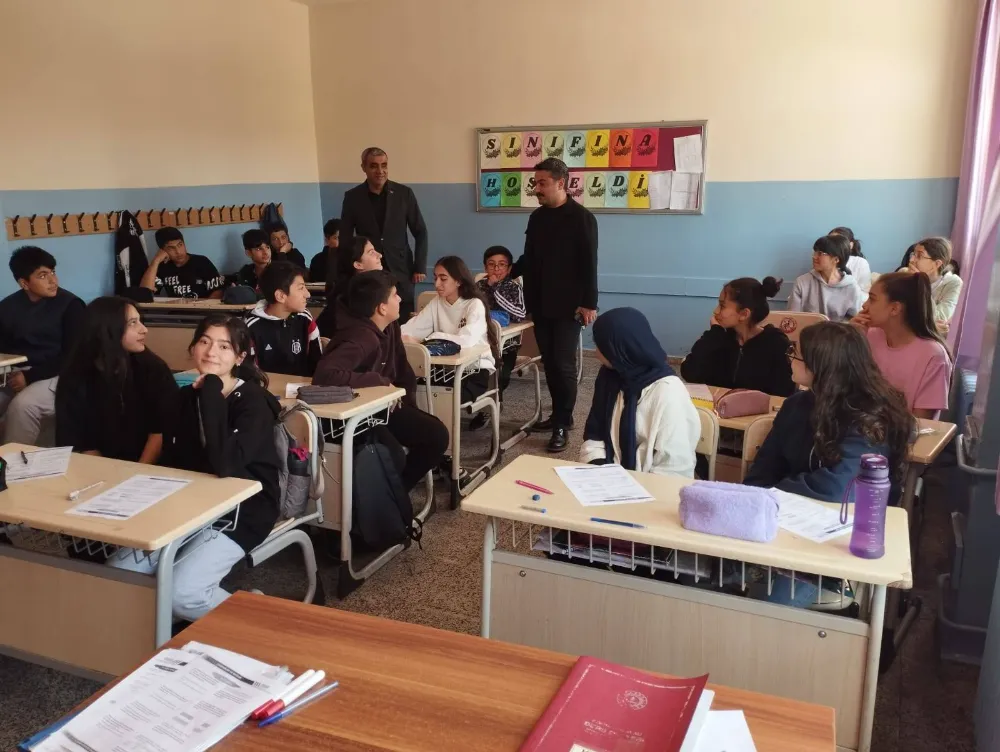 Sivas’ta Millî Eğitim Müdürü Fatih Erdoğan’dan Destekleme ve Yetiştirme Kurslarına Ziyaret