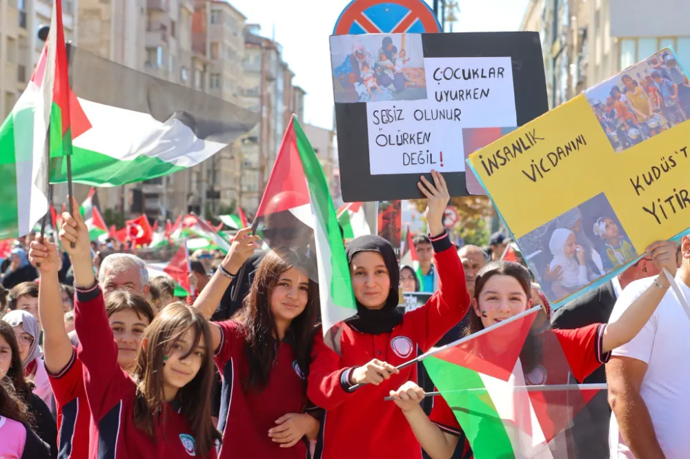Sivas’ta “Filistin ve Sumud’a Destek” Yürüyüşü Coşkuyla Gerçekleşti