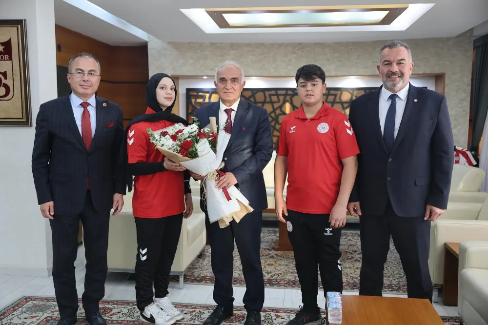 Şampiyon Sporculardan Sivas Belediyesine Ziyaret