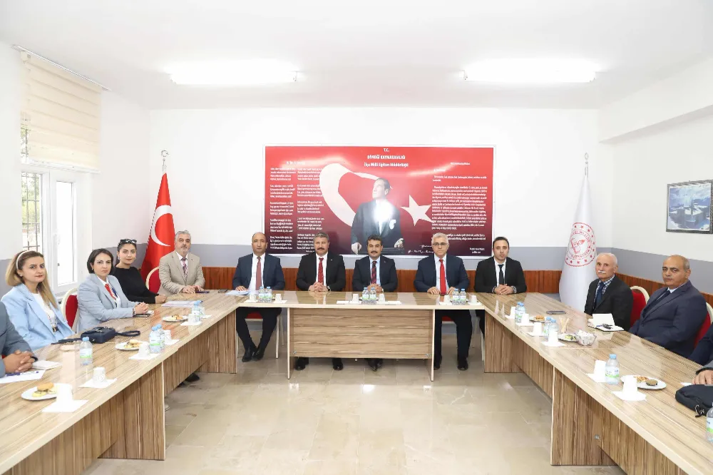 Milli Eğitim Müdürü Erdoğan, Divriği’de Okul Müdürleriyle Bir Araya Geldi