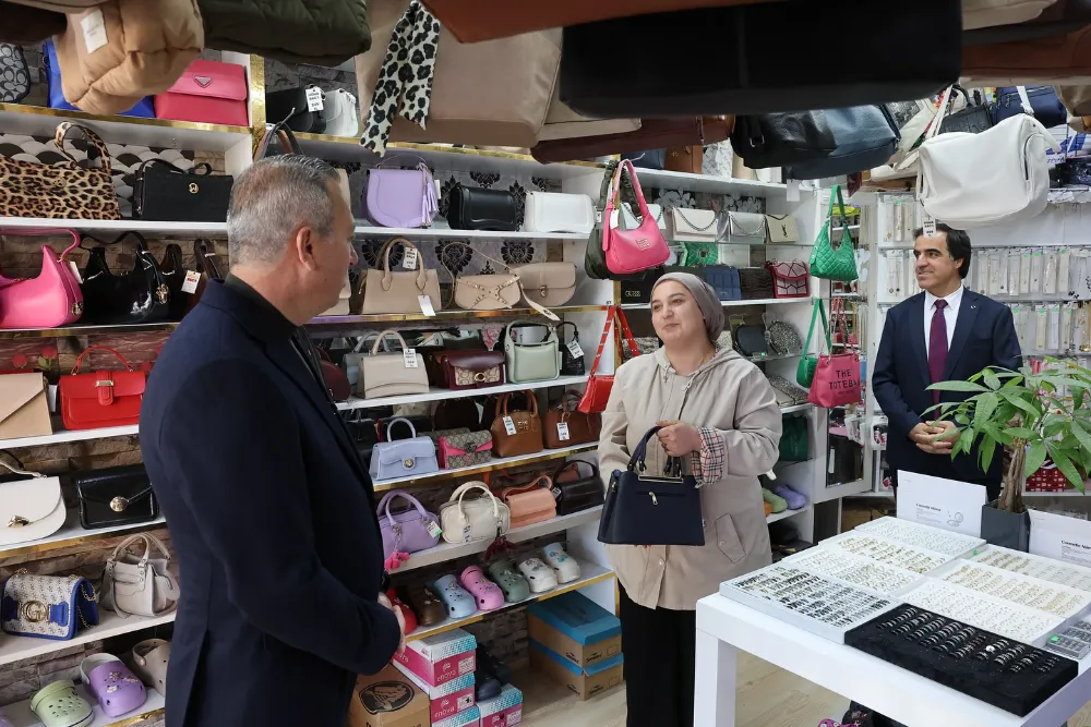 Başkan Uzun, Fetih Caddesi Esnafını Ziyaret Etti