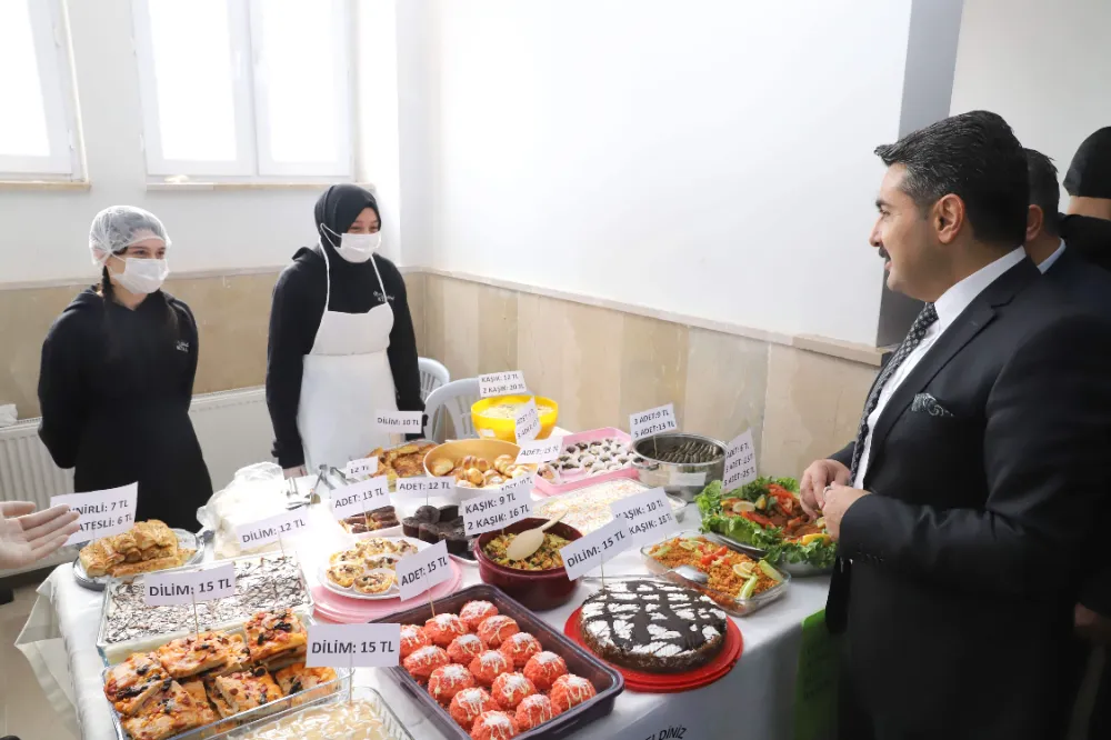 Öğrencilerden kermes