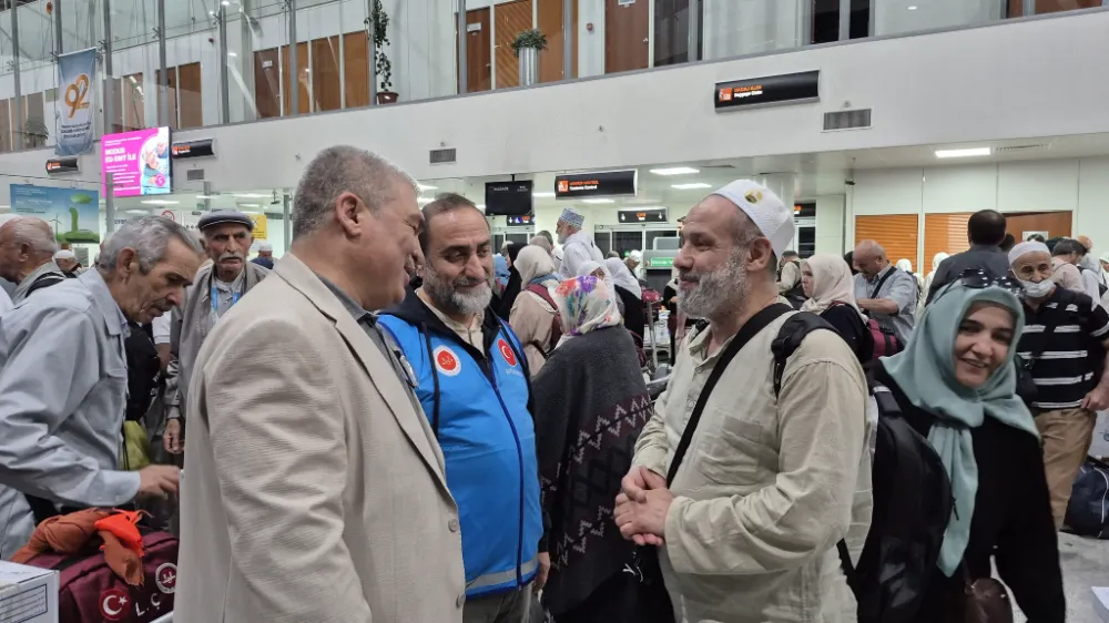 Sivaslı Hacılar Gözyaşlarıyla Yurda Döndü