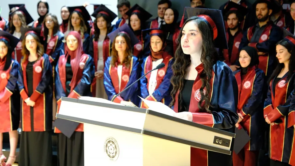 Cumhuriyet Üniversitesi Eğitim Fakültesi’nde Mezuniyet Coşkusu