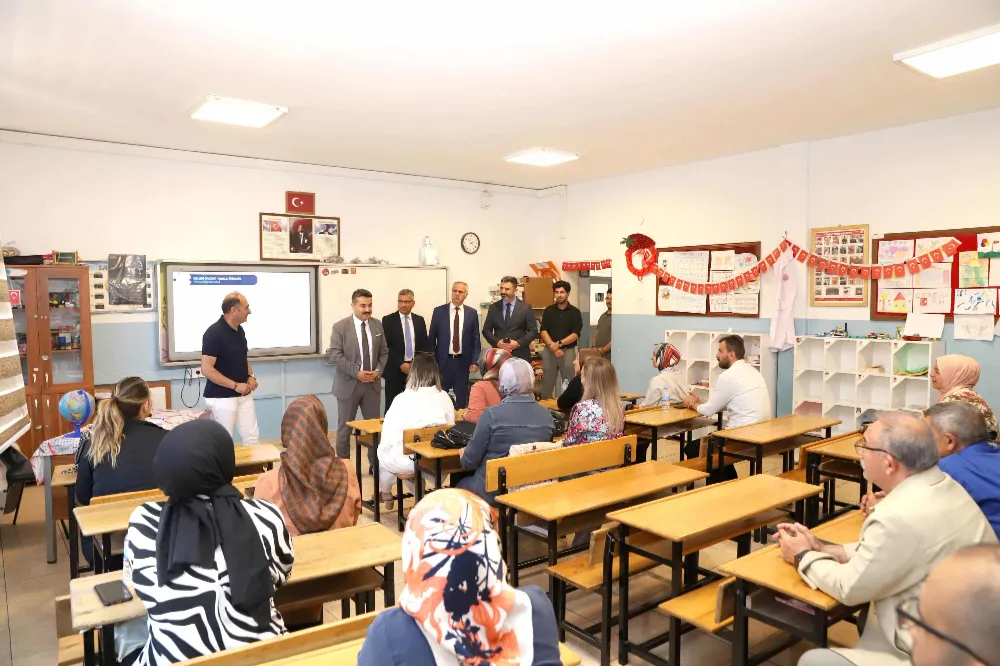 Sivas’ta Maarif Modeli Eğitimi Devam Ediyor: Müdür Erdoğan Öğretmenlerle Buluştu