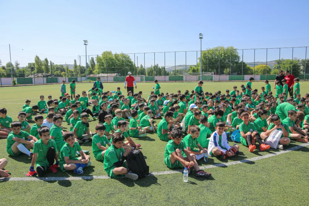Sivas Belediyesi Yaz Futbol Okulu, kapılarını açtı