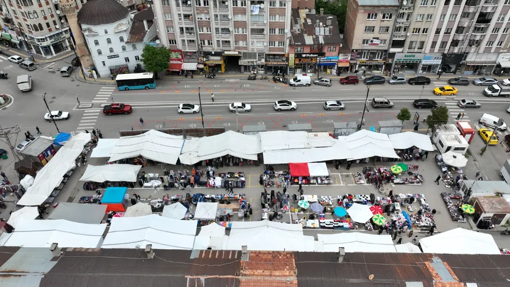 Geleneksel Bayram Pazarı kuruldu 