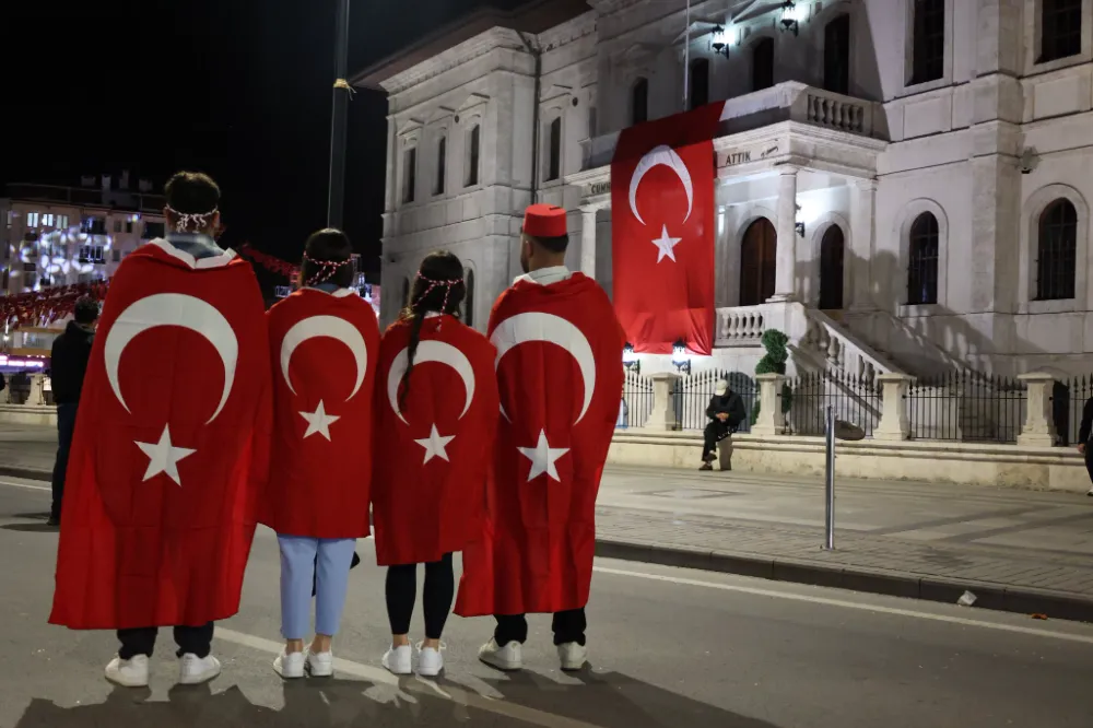 15 Temmuz: Milletin iradesine vurulmak istenen zinciri, cesaretiyle kırdığı gece