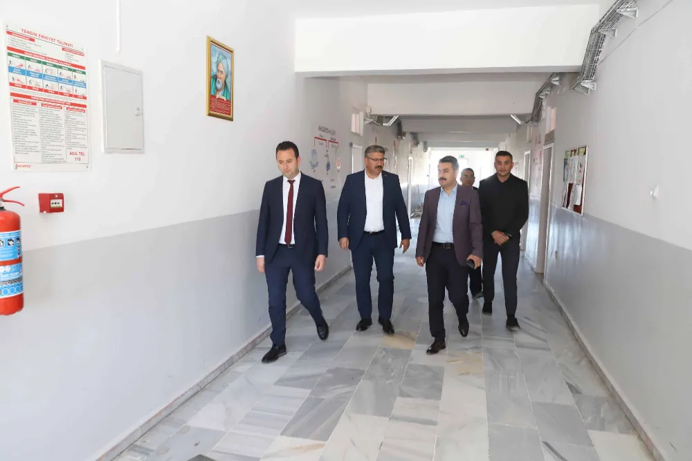 Erdoğan, Gölova’daki Okullarda Devam Eden İyileştirme Çalışmalarını İnceledi