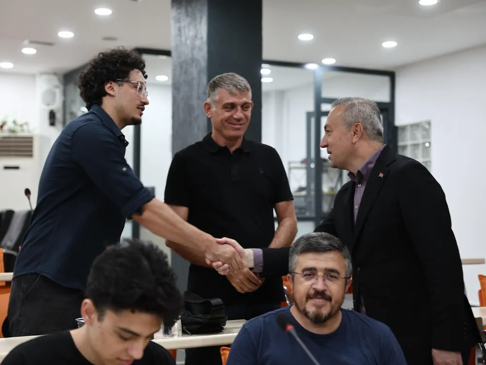 YKS’de Türkiye İlk Bine Giren Sivaslı Öğrencilerden Başkan Uzun’a Ziyaret