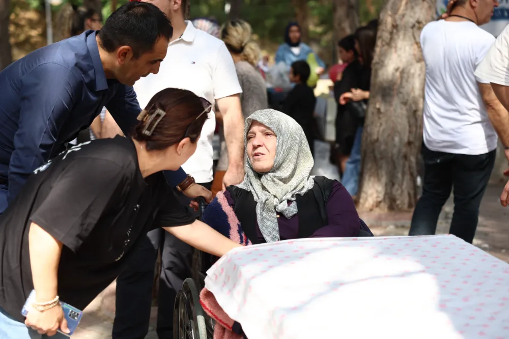(VİDEOLU HABER) SEVGİ TEYZE İÇİN BELEDİYE EKİPLERİ SEFERBER OLDU…