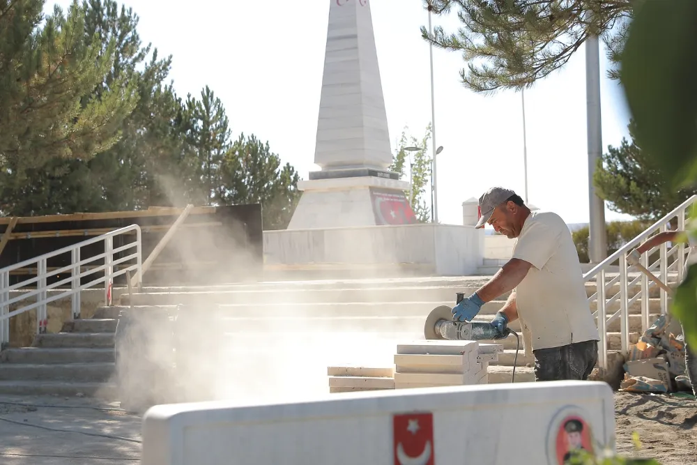 Sivas Belediyesi’nden Mezarlıklarda Düzenli ve Huzurlu Ziyaret Alanları İçin Yoğun Mesai