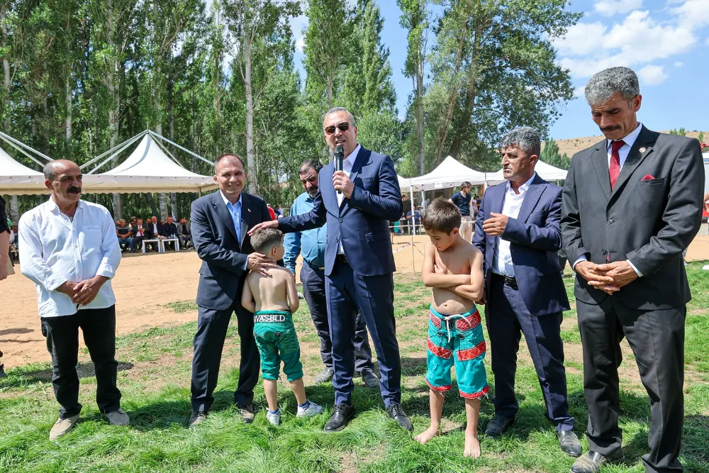 Başkan Adem Uzun, 2. Geleneksel Arif Kama Karakucak Güreşleri’nde Hemşehrileriyle Buluştu